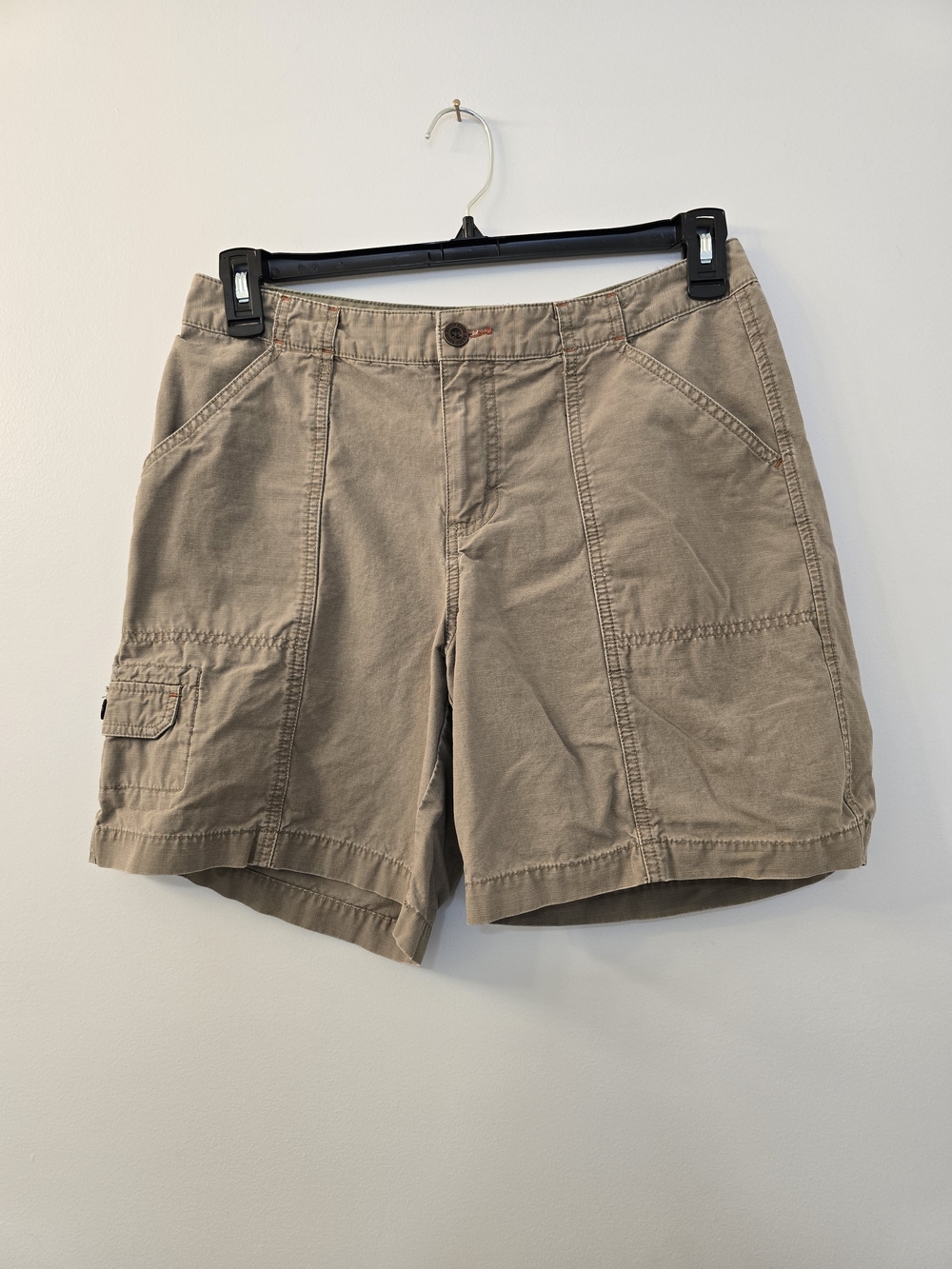 Eddie Bauer Ladies 100% Cotton Cargo Shorts in Great Condition - Size 10